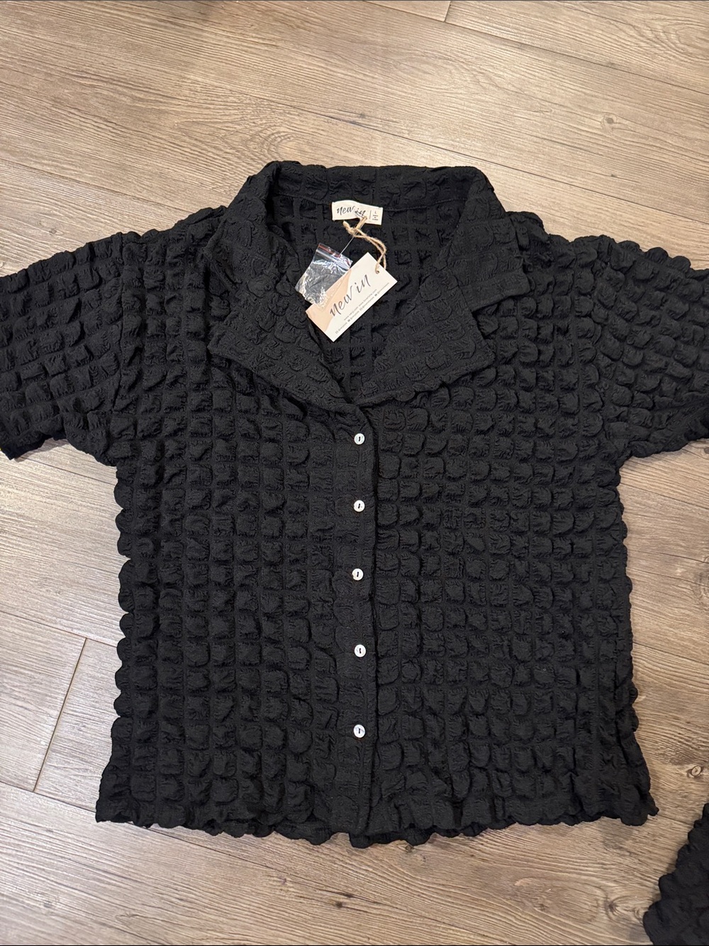 🆕 new in Black Lightweight Textured Two-Piece Top and Short Set. L. NWT!🔥 - Picture 3 of 6